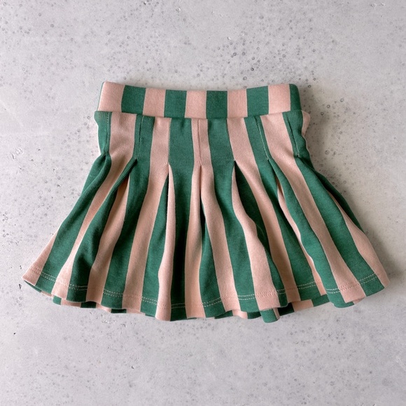 EUC Fin & Vince Set primary onesie & pleated skirt size 12-18 mos - Picture 4 of 7